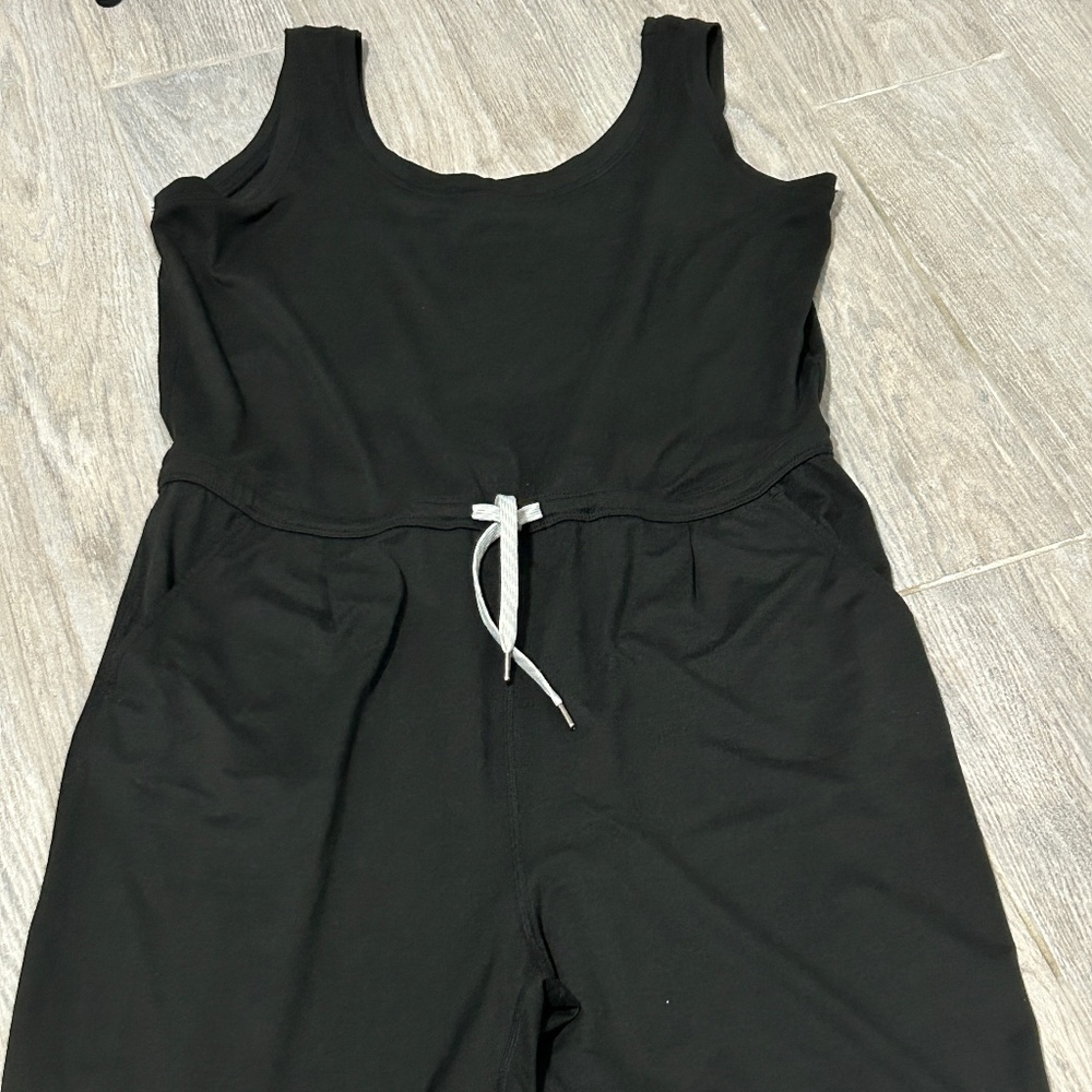 LIKE NEW! Women's Vuori Black Tank Jumpsuit - MEDIUM - Picture 5 of 6